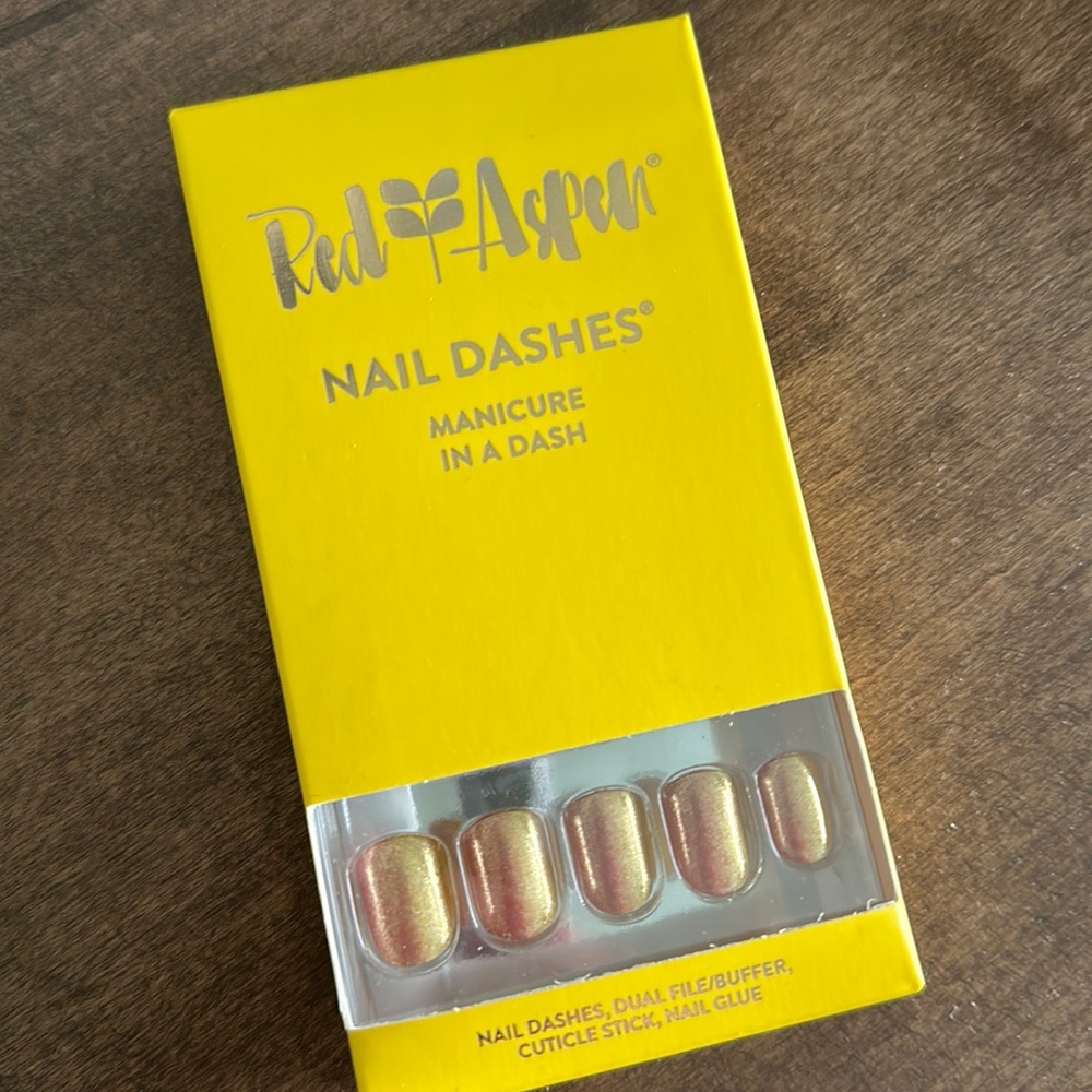 Red Aspen Nail Dashes